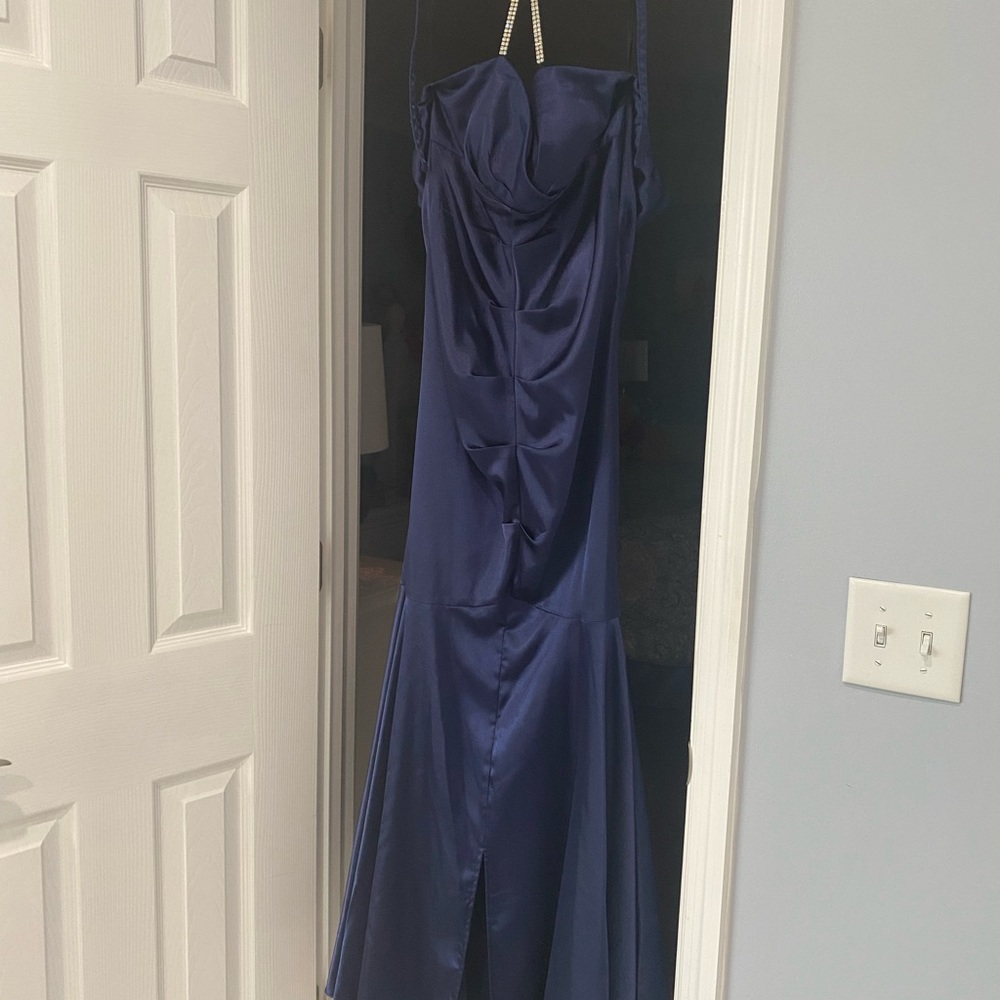 Formal dress - Picture 8 of 9